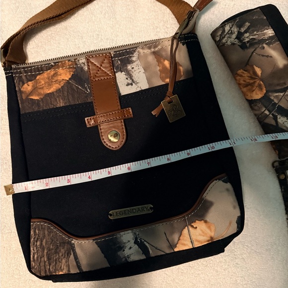 Legendary Whitetail Camo Crossbody Bag and Wristlet Set - Picture 4 of 12